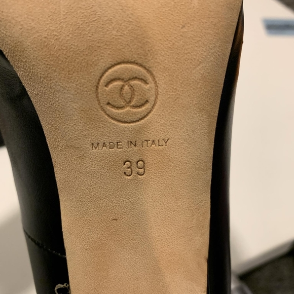 Authentic Chanel Lambskin Cork Chain CC Peep Toe Pumps - Picture 3 of 5